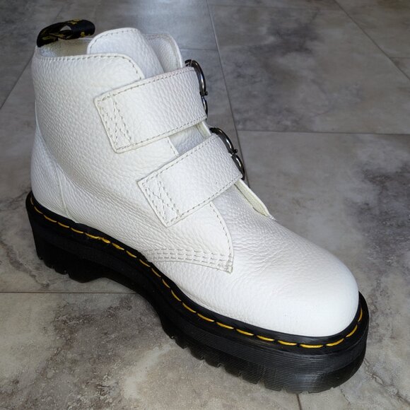 Doc Martens 'Devon Heart' Platform Boots (women's 9) - Picture 3 of 11